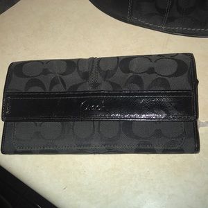 Black signature Coach wallet. Authentic.